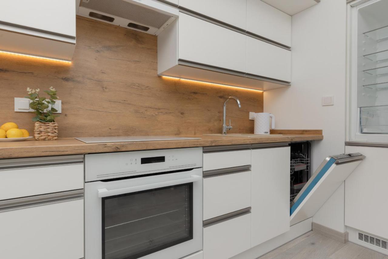 Cozy With Parking Bakalarska By Renters Apartament